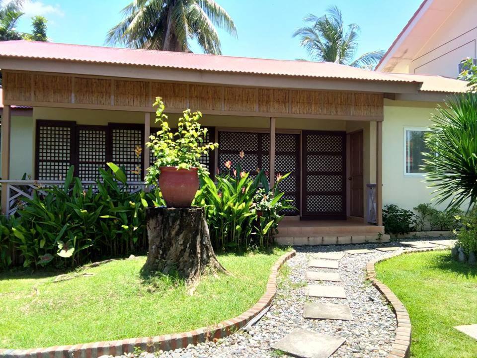 Happy Ripples Beach Resort Mabilao Eksteriør billede